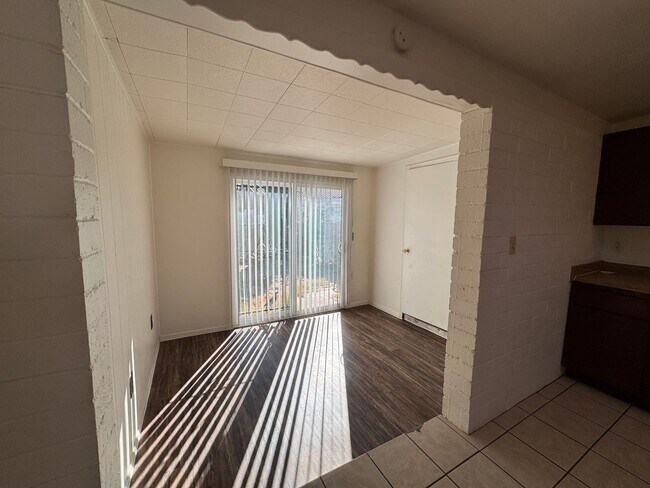 Building Photo - 2Bdm 1 Bath, Washer/Dryer Hookups, Will no last long!