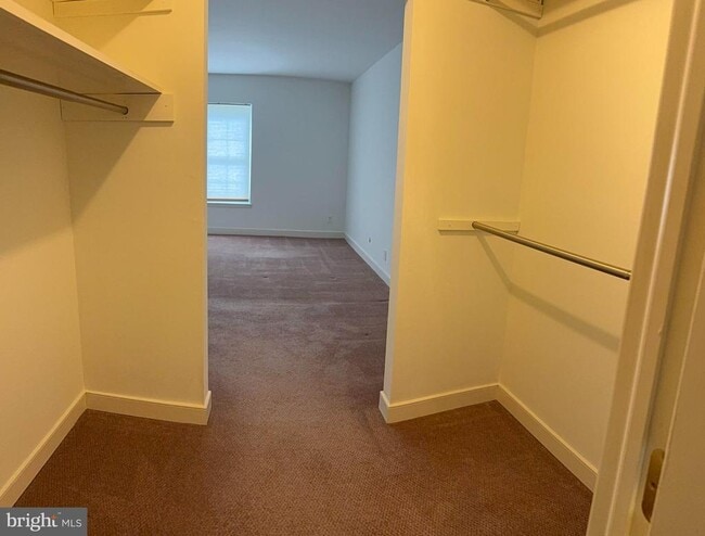 Building Photo - 300 Drummers Ln