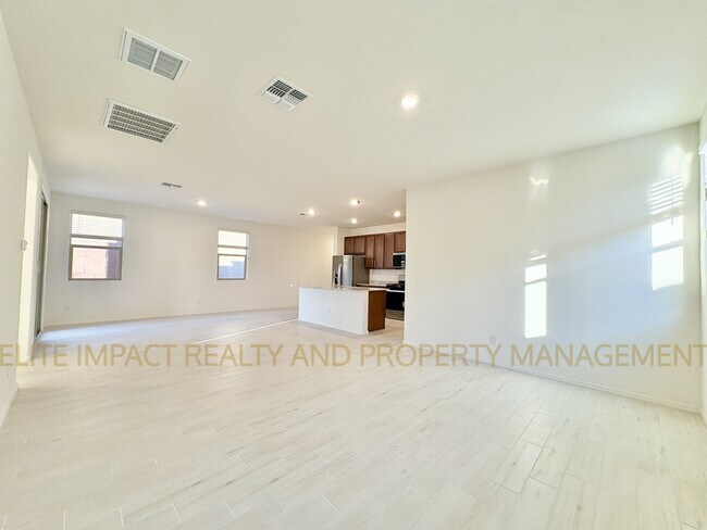 Building Photo - 9365 N Peridot Vis Ave