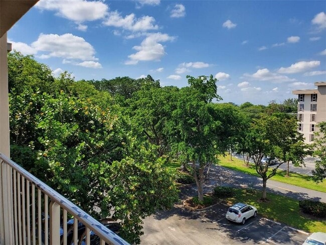 Building Photo - 3000 S Course Dr