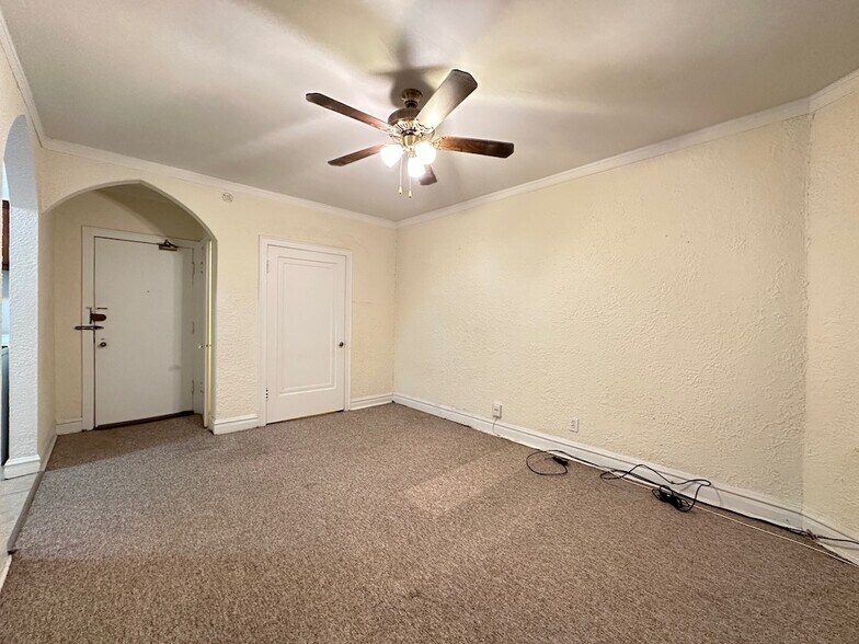 Building Photo - 4834 N Damen Ave