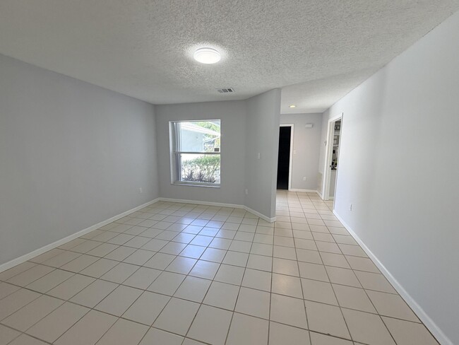 Building Photo - 182 Sparrow Dr