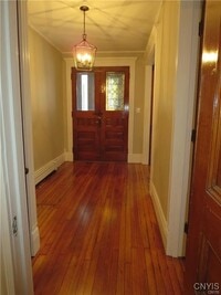 Building Photo - 1725 James St