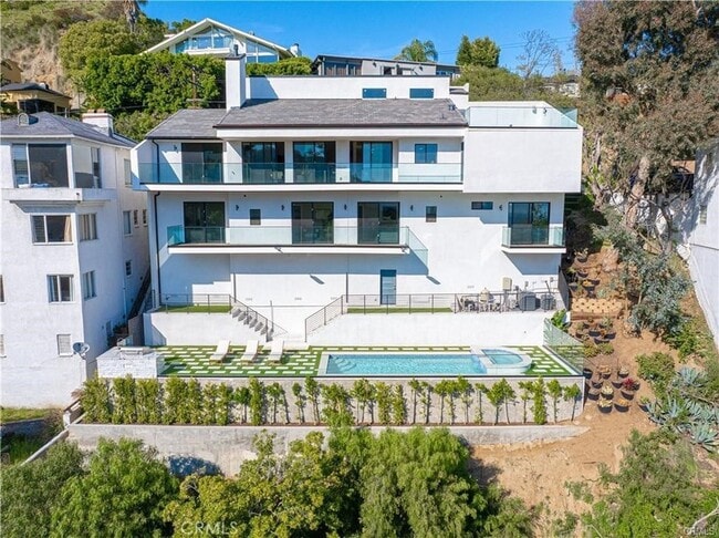 Building Photo - 8566 Hollywood Blvd