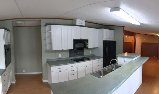 Building Photo - Great 3 Bedroom 2 Bath Home in quiet resid...