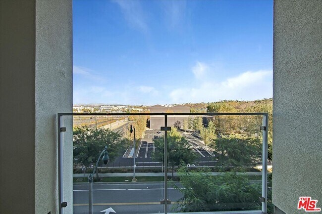 Building Photo - 12655 Bluff Creek Dr