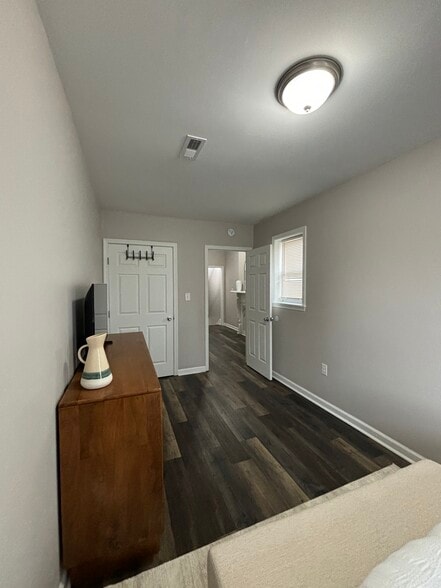 Building Photo - 1151 Myrtle Ave