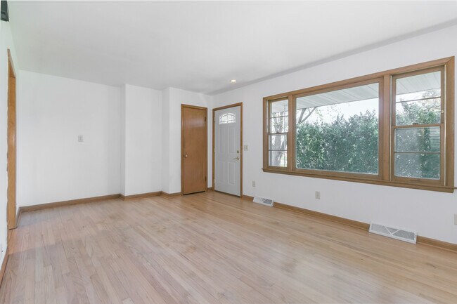 Building Photo - 4807 Camden Rd