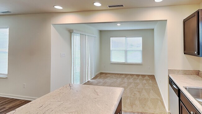 Building Photo - 2835 Strauss Ln