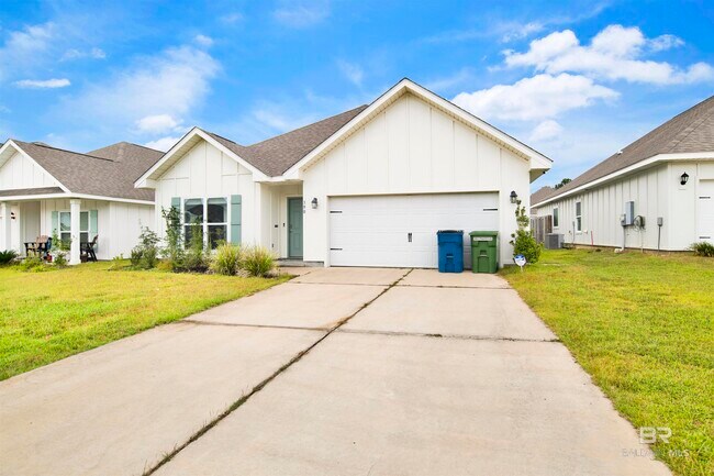 Building Photo - 390 Gemini St