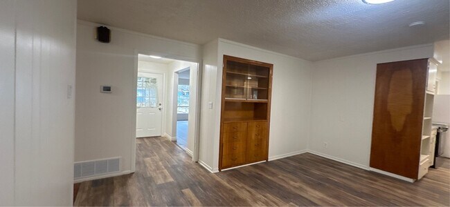 Building Photo - 938 Madison St