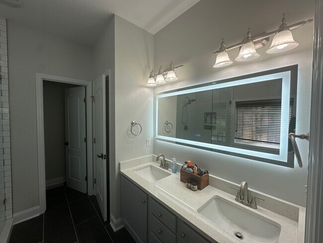 Building Photo - Carolina Lakes Gated Community!!
