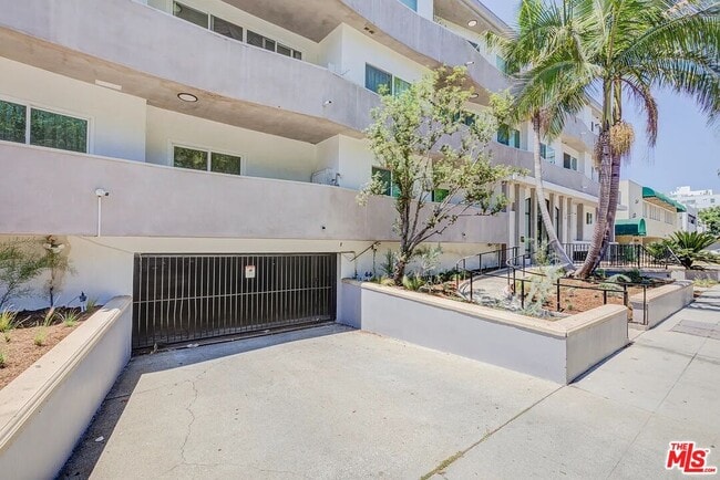 Building Photo - 449 Le Doux Rd