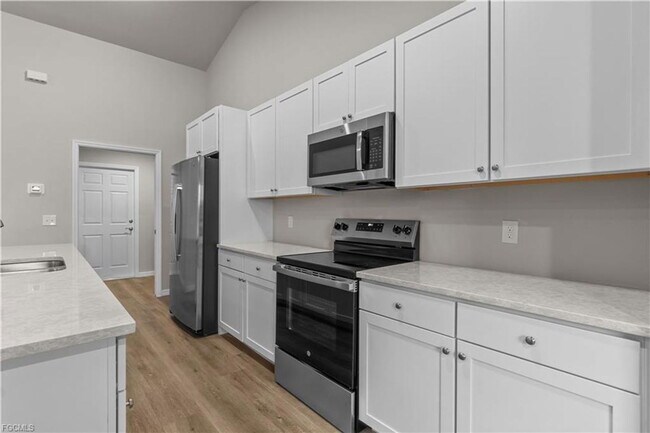 Building Photo - 3132 NE 13th Pl