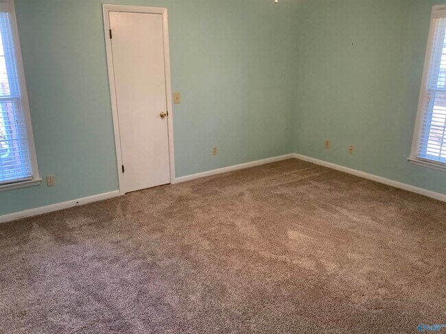 Building Photo - 2511 Galahad Dr SE