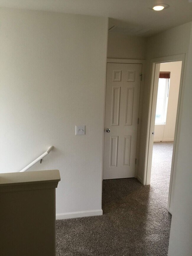 Building Photo - 3 Bedroom Home in Bethel-Danebo Area