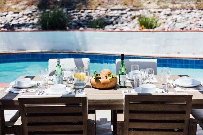 Building Photo - 4866 Hillside Dr