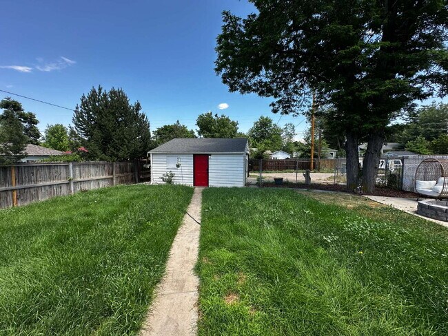 Building Photo - Charming 3-Bed Retreat with Finished Basem...