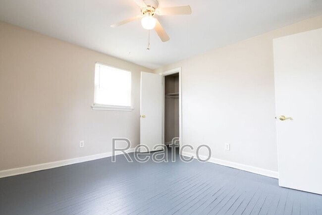 Building Photo - 2818 Vanderberg Ave