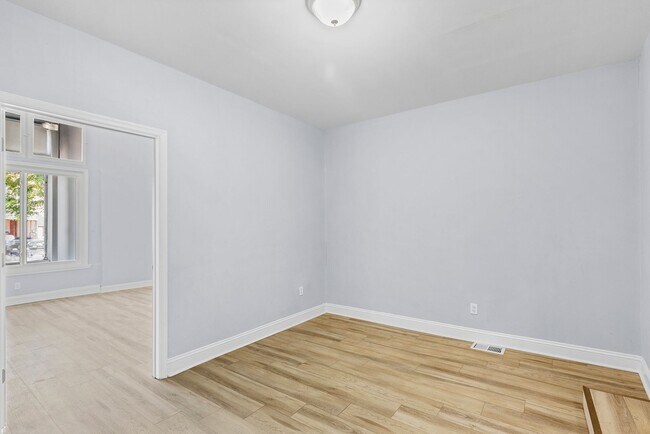 Interior Photo - 3950 Lancaster Ave