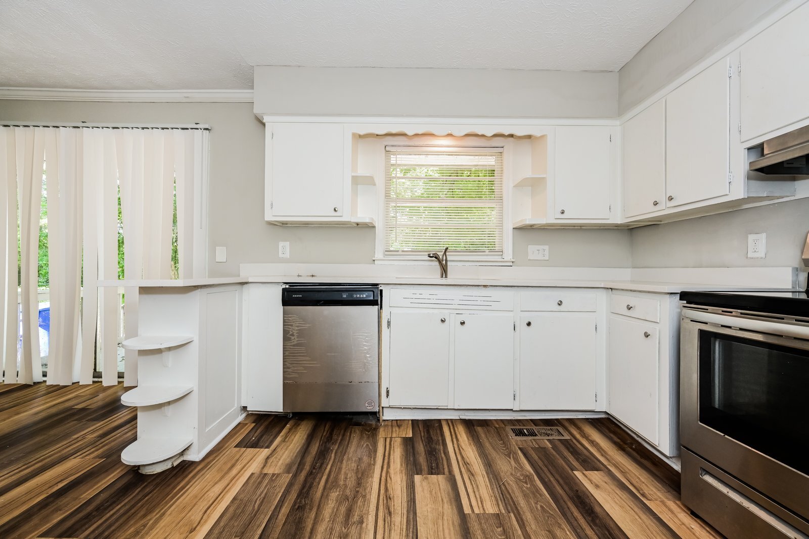 Building Photo - 2315 Japonica Dr