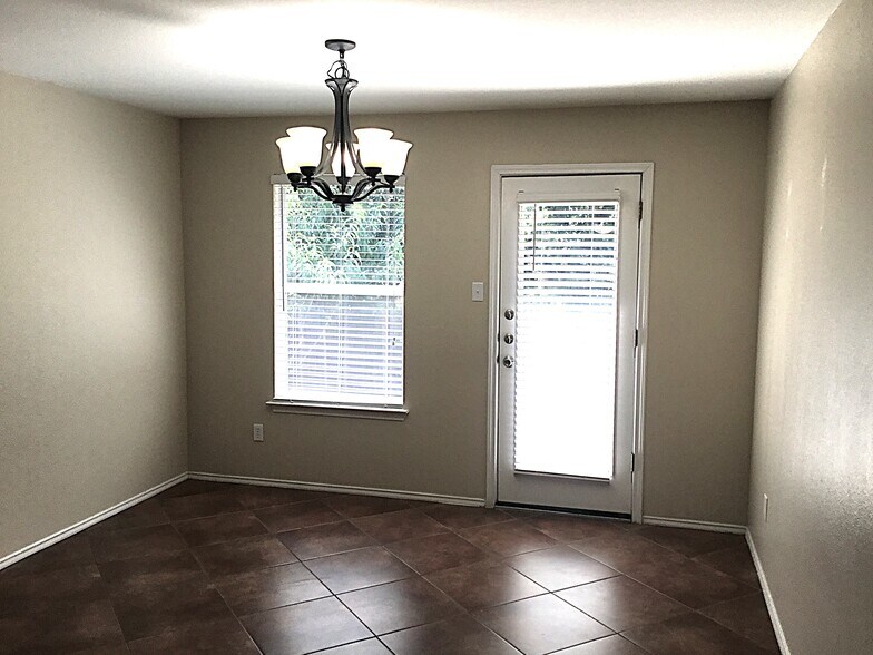 Building Photo - 216 Fall Creek Dr