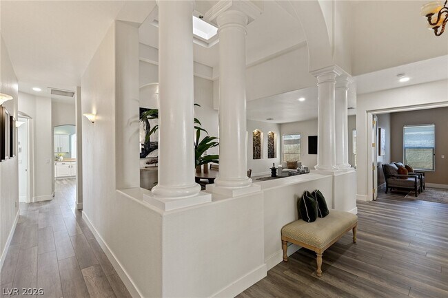 Building Photo - 9421 Queen Charlotte Dr