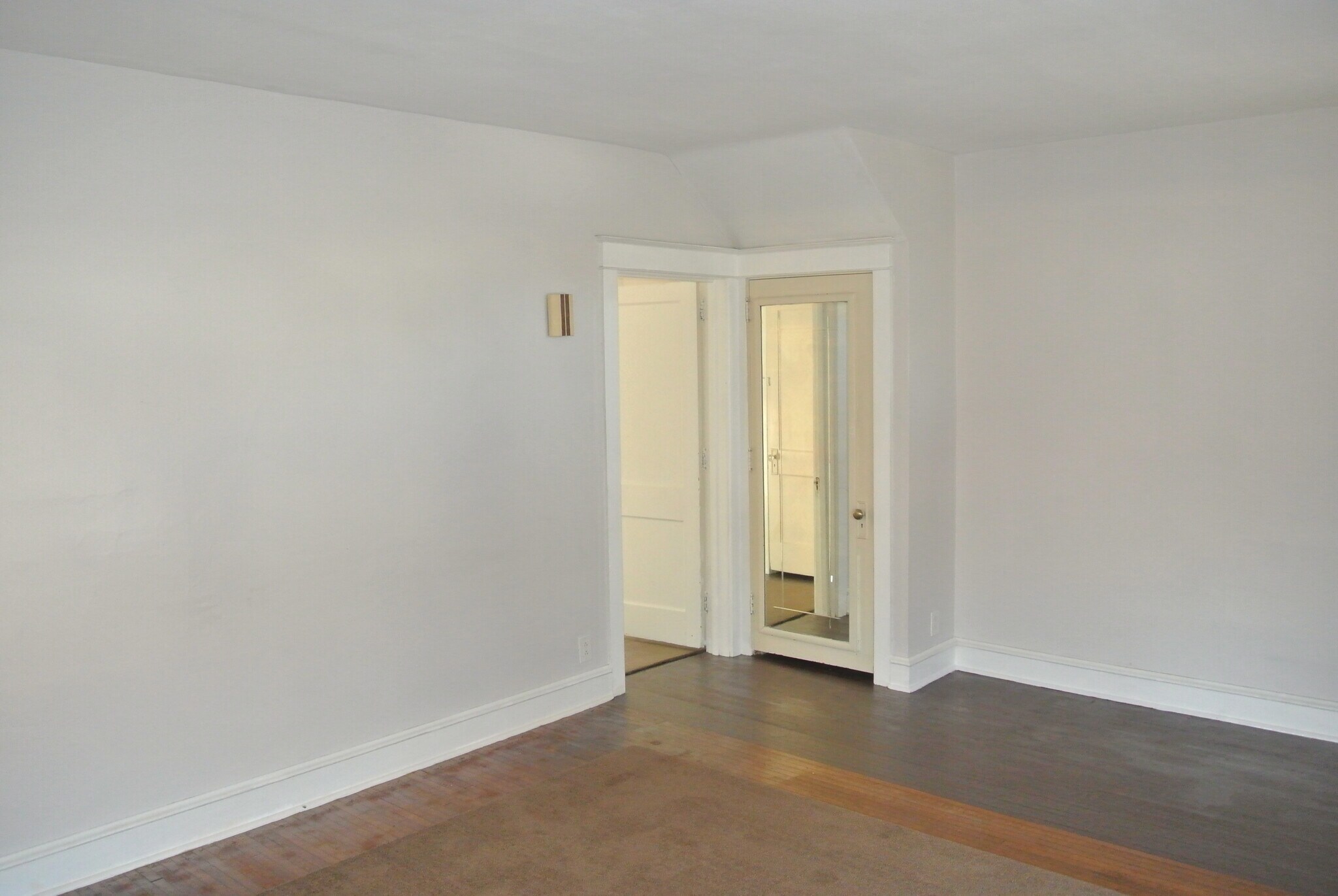 Building Photo - 328 High Street