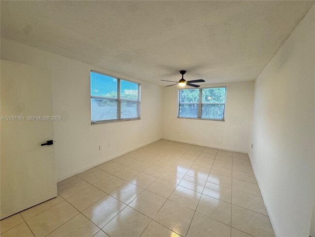 Building Photo - 8205 Lake Dr