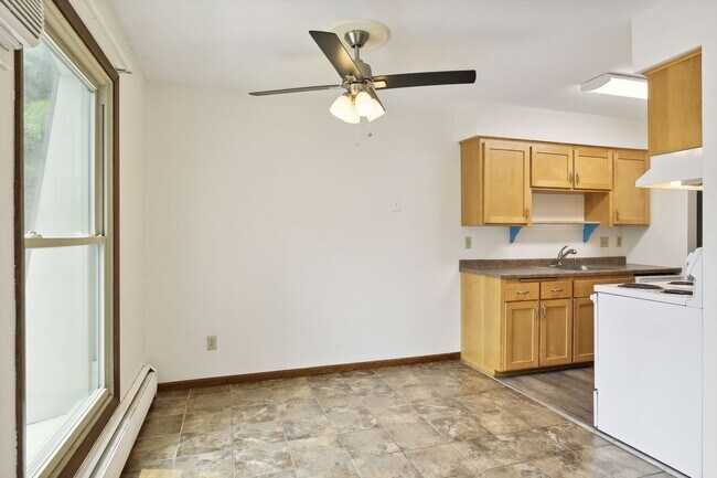 Building Photo - 819 11th Ave S