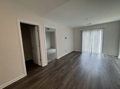 Building Photo - Available mid Oct 25