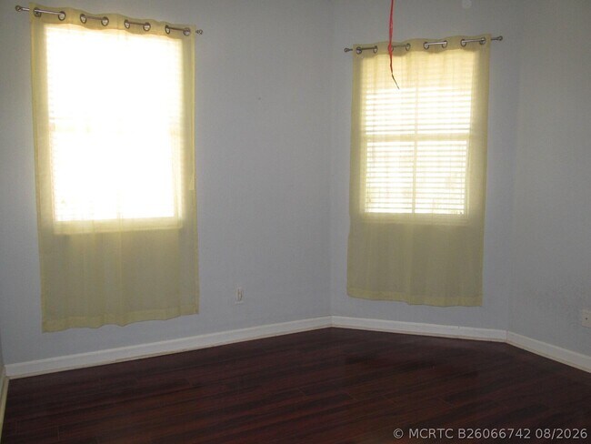 Building Photo - 10682 Old Hammock Wy