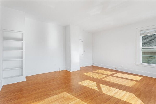 Building Photo - 1821 Encinal Ave