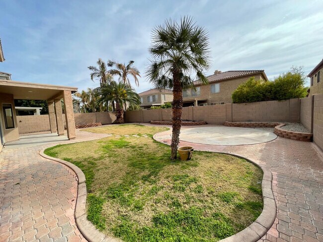 Building Photo - 2225 E Detroit St