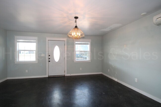 Building Photo - Spacious 4-Bedroom Home with Bonus Room, Large Yard & Solar Panels