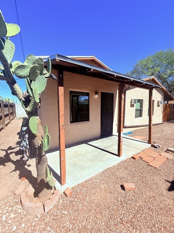 Building Photo - 2425 N Santa Rita Ave