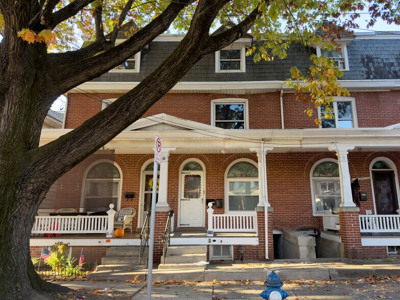 Primary Photo - 216 W Main St