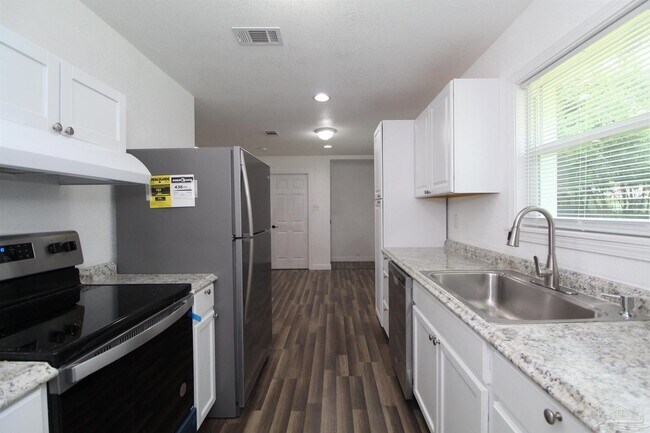 Building Photo - 6037 Syrcle Ave