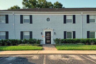 Building Photo - 2/2, updated, 1st floor condo, in Winter Park