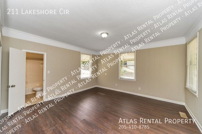 Building Photo - 211 Lakeshore Cir