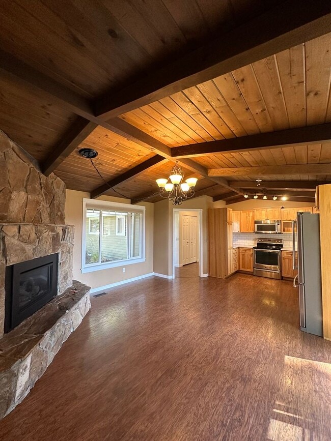 Building Photo - 3 Bed | 2 Bath | 1.17 Acres | Single-Level Home | Mountain Views