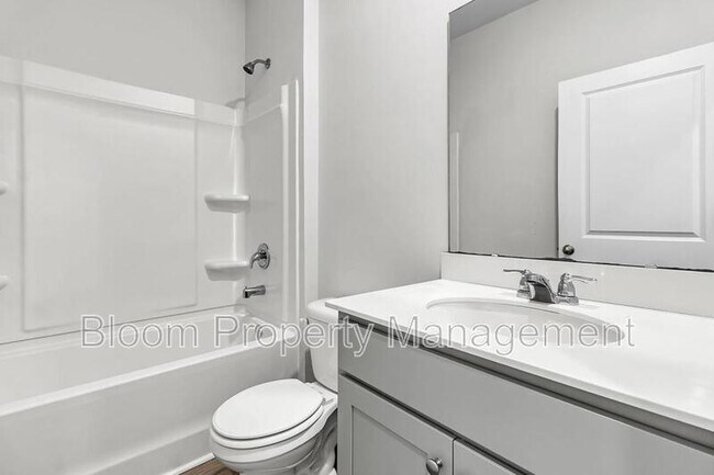 Building Photo - 602 Solar Ct