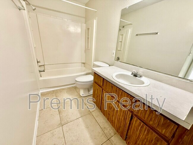 Building Photo - 455 Alt 19