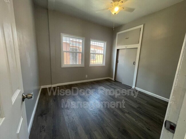 Building Photo - 155 W 43rd St