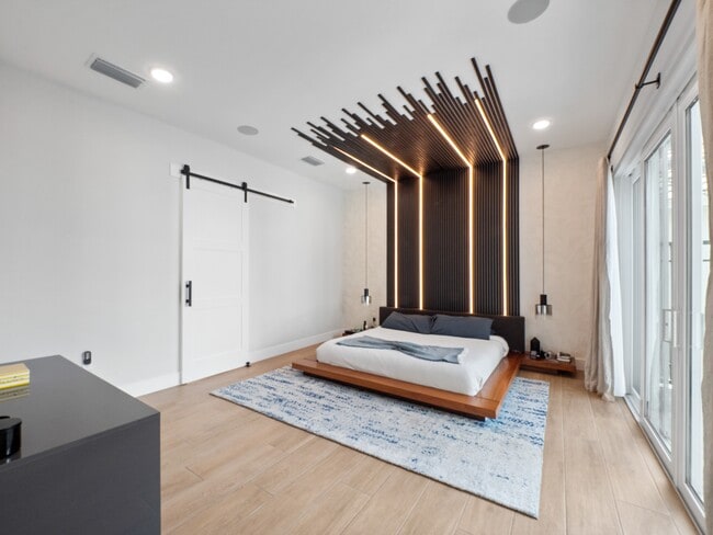 Building Photo - 239 Hampton Loop