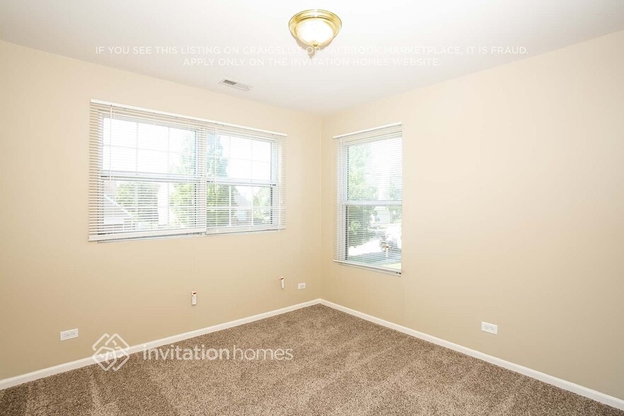 Building Photo - 484 Columbine Ln