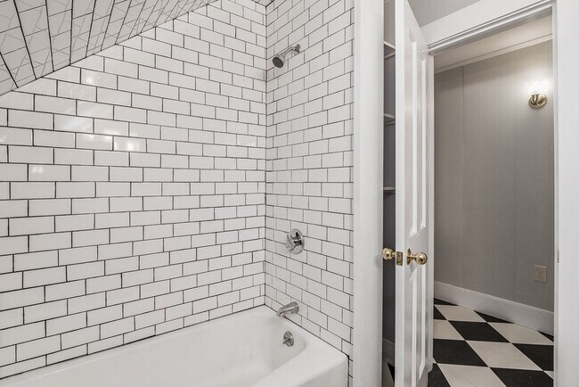 Building Photo - 179 Main St