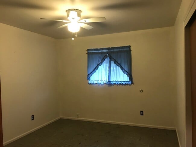 Building Photo - 4559 Ve Ave