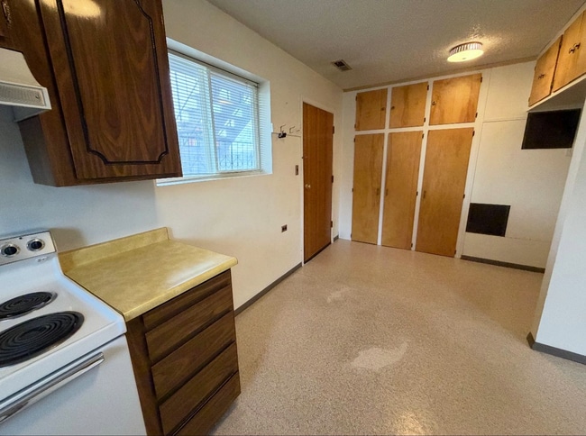 Building Photo - Charming unit in Kalispell Duplex