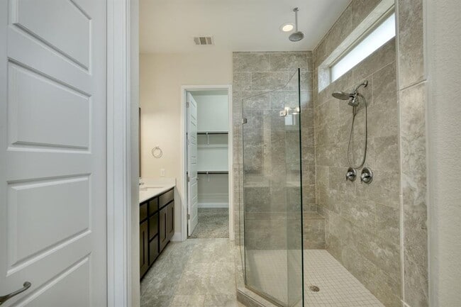 Building Photo - 204 Blue Spruce Way